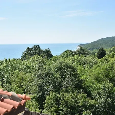Pearl Beach In The Cliff 2 Obzor