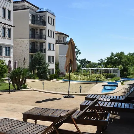 Pearl Beach In The Cliff 2 奥布佐尔
